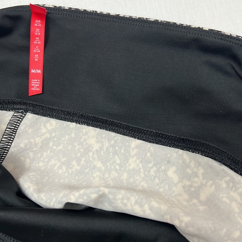 SPANX Faux Leather Snake Shine Leggings - Picture 5 of 11